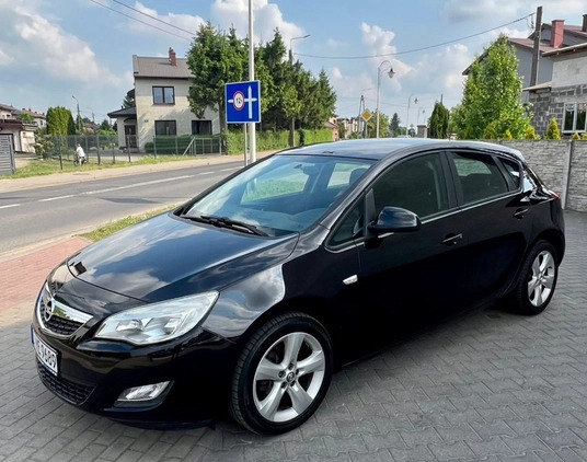 Opel Astra cena 26400 przebieg: 180000, rok produkcji 2010 z Jabłonowo Pomorskie małe 172